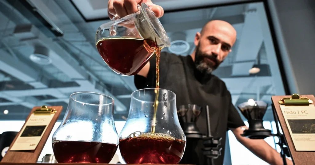 Cafe in Dubai offers the world’s most expensive coffee at $980 a cup: “It’s like honey” Cafe in Dubai offers the world's most expensive coffee at $980 a cup: "It's like honey"