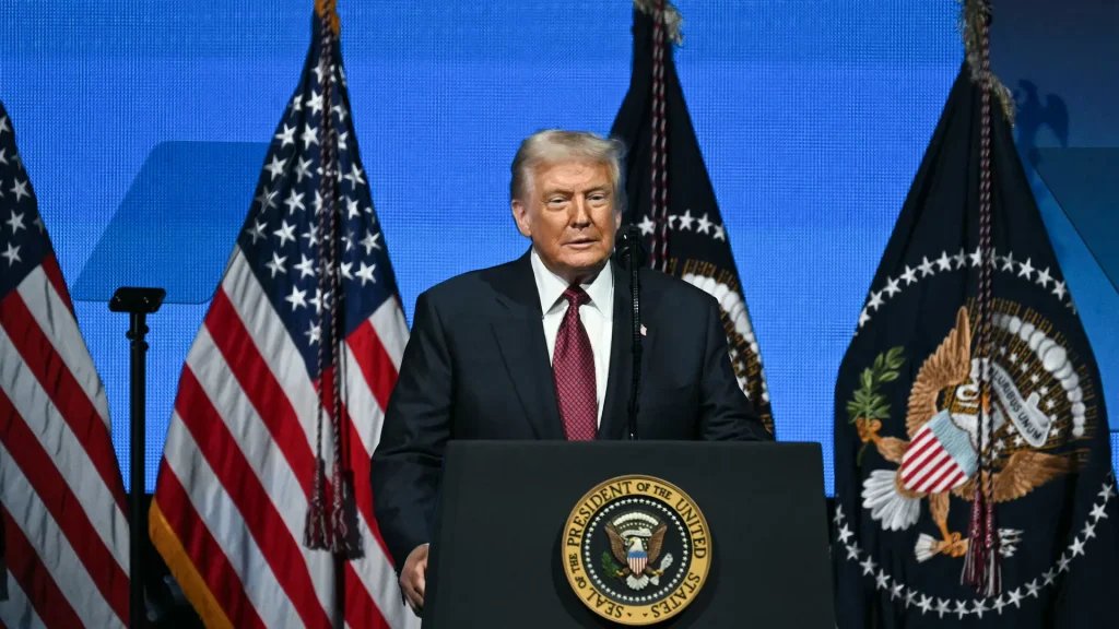 Trump says New Yorkers will flee city under ‘communist’ mayor Mamdani | Donald Trump Trump says New Yorkers will flee city under ‘communist’ mayor Mamdani | Donald Trump