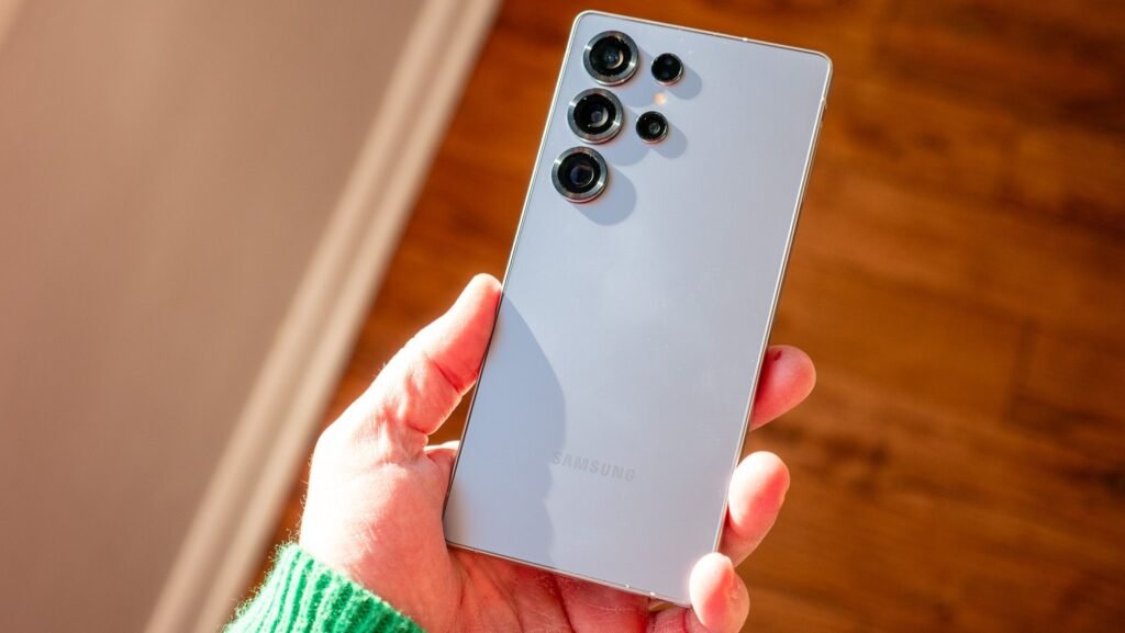 Yeah, we've got a One UI 8.5 Beta 6 rolling out on the Galaxy S25 series a day after the S26