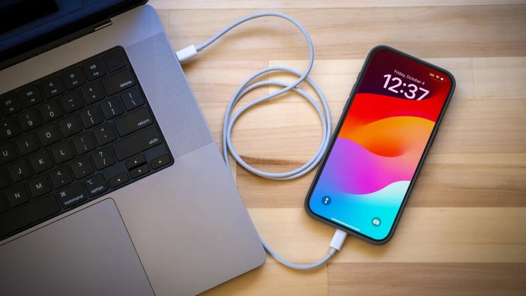 phone-in-shade-brightness