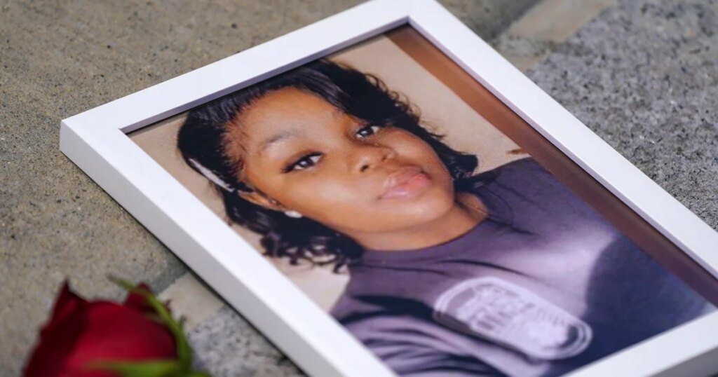 DOJ moves to dismiss criminal case against ex-police officers charged for role in Breonna Taylor's death