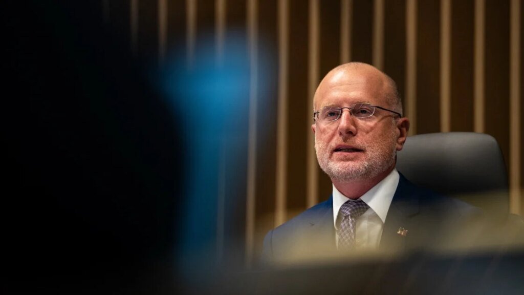 FCC Chair Scolds Amazon for Opposing SpaceX's Plan for 1 Million Satellites