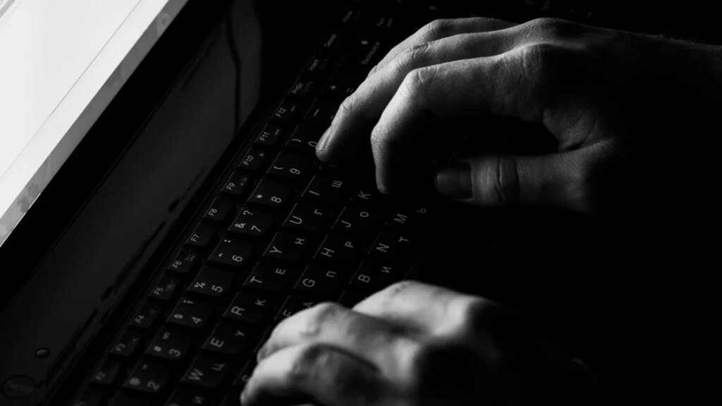 Man Used 373,000 Websites On Darkish Net To Swindle Predators, Hackers Man Used 373,000 Sites On Dark Web To Swindle Predators, Hackers