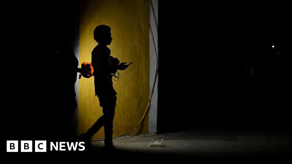 Hundreds of thousands with out electrical energy as Cuba's energy grid collapses Millions without electricity as Cuba's power grid collapses