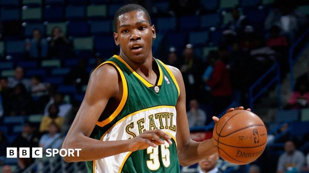 Kevin Durant playing for the Seattle Supersonics in 2008