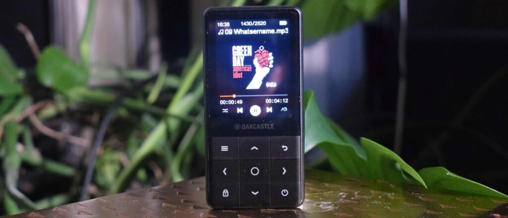 Oakcastle MP300 review: the super-cheap MP3 player that can