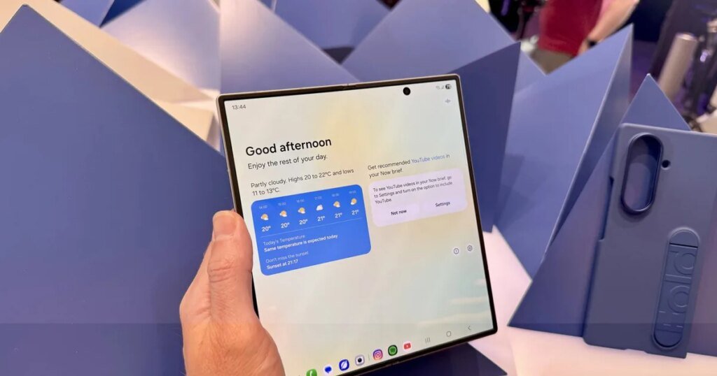 Samsung might avoid a price hike on the upcoming Galaxy Z Fold 8, and you can thank Apple for it