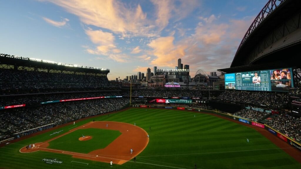 T-Mobile’s MLB.TV Deal Is Back, Only Good for Watching Other Cities’ Teams T-Mobile's MLB.TV Deal Is Back, Only Good for Watching Other Cities' Teams