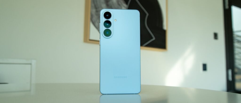 The Galaxy S26 Plus is an efficient cellphone with a serious downside that Samsung wants to determine The Galaxy S26 Plus is a good phone with a major problem that Samsung needs to figure out