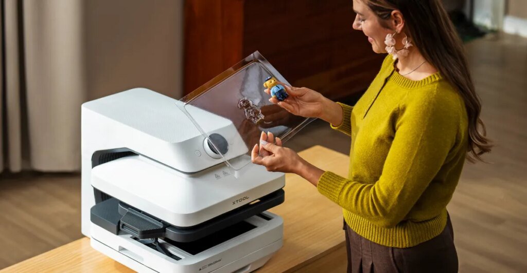 This modular crafting machine can create customized shirts, cellphone instances, and molds This modular crafting machine can create custom shirts, phone cases, and molds