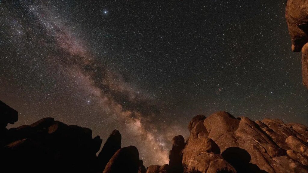 A Trio of Stars: The Spring Triangle Is Right here. Learn how to See It A photograph of various stars in the sky