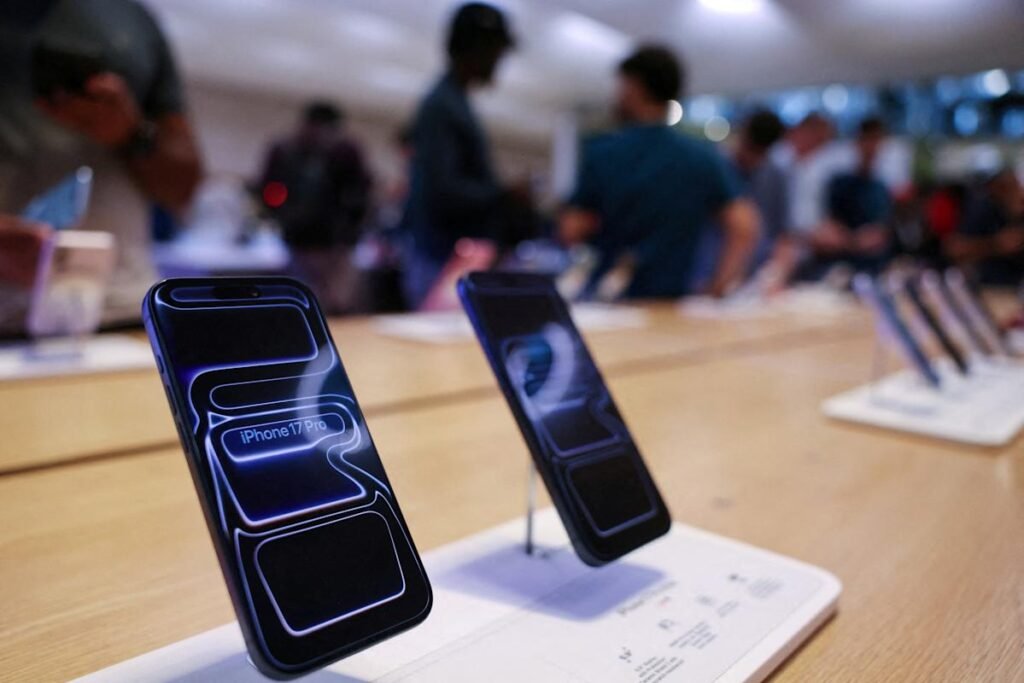 Apple is closing three US shops, together with the primary to unionize Apple is closing three US stores, including the first to unionize