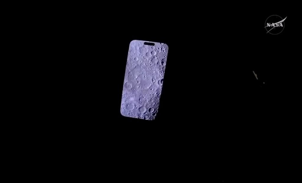 Artemis II astronaut places all of our iPhone moon photographs to disgrace Artemis II astronaut puts all of our iPhone moon photos to shame