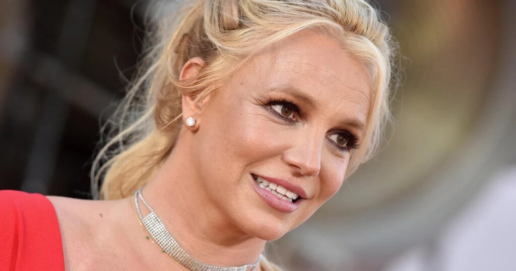 Britney Spears voluntarily checks into rehab after California DUI arrest in March Britney Spears voluntarily checks into rehab after California DUI arrest in March