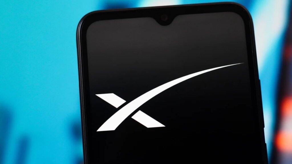 FCC Tells SpaceX, AST SpaceMobile To Stay In Their Lane With Satellite Spectrum