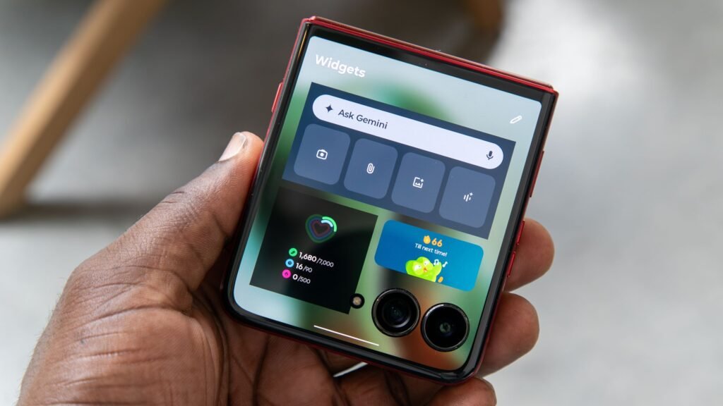 Forget the 2026 models: T-Mobile will give you last year's Motorola Razr Ultra for FREE with new line