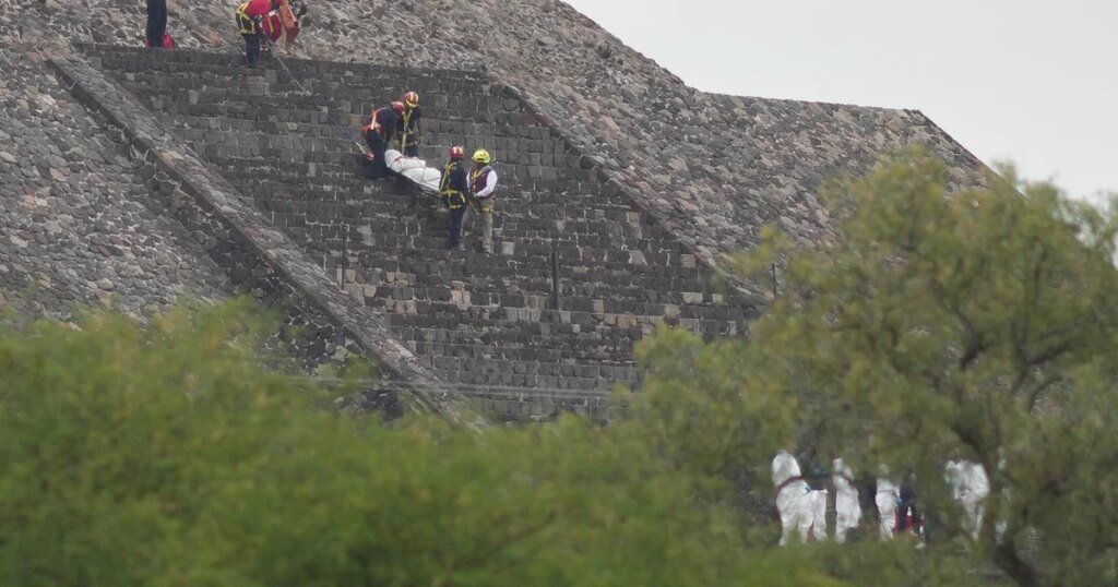 Gunman at Mexico's Teotihuacán pyramids kills Canadian tourist, injures at least 4 people