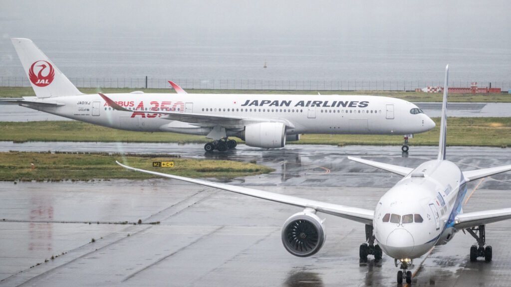 Humanoid robots start sorting luggage in Tokyo airport test amid labor shortage