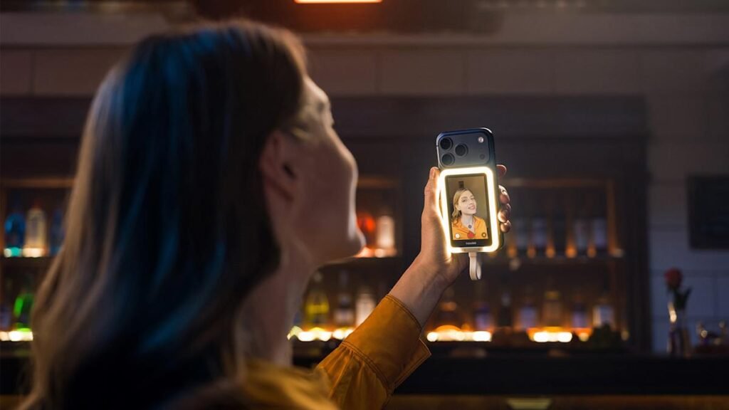 Insta360 releases USB-C selfie display screen it is calling Snap Insta360 releases USB-C selfie screen it's calling Snap
