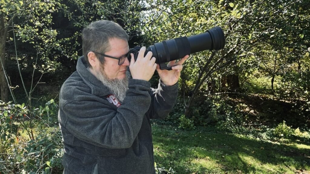 It's Peak Birding Season. Here's the Tech I Use to Find Birds and Take Better Photos