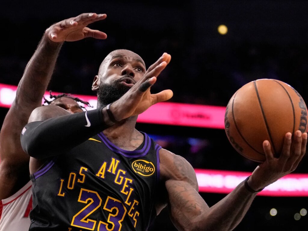 LeBron James nets 28, Lakers grab 2-0 lead on Rockets in NBA Playoff series | Basketball News