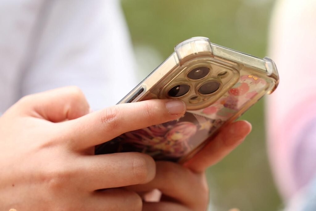 Majority of Australian kids are still on banned social media platforms, study finds