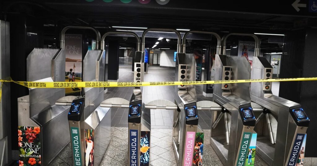 Man with machete fatally shot at NYC's Grand Central after slashing attack, NYPD says