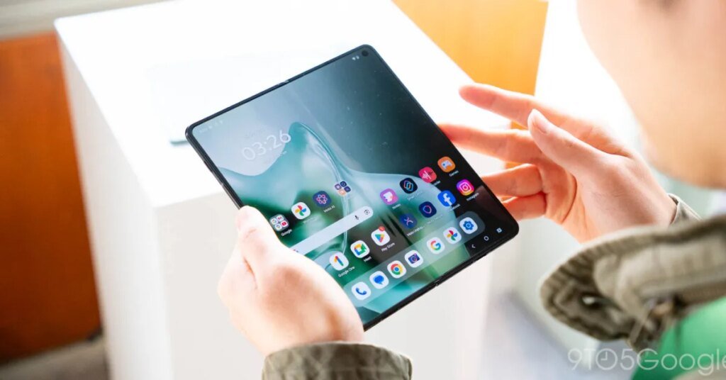 Motorola Razr Fold release date might be May 6 as pre-orders land