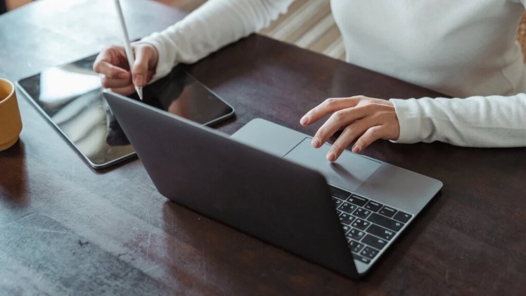 Rate the Laptops and Desktops You Use (or Manage) at Work