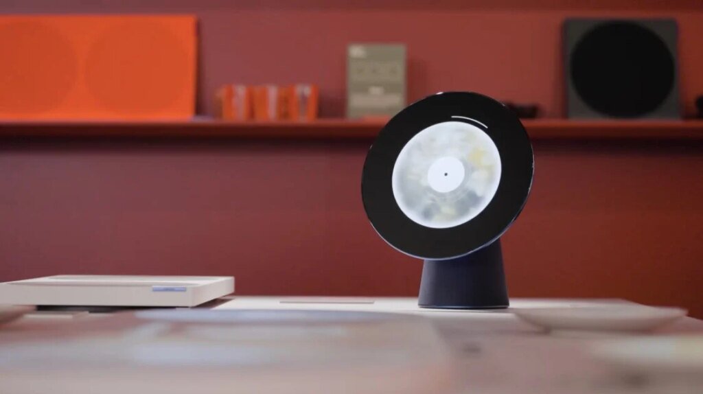 Samsung's Project Luna Concept Is a Robot With a Circular Swiveling Screen