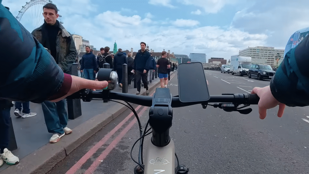 Skoda developed a bicycle bell that is meant to get previous your ANC headphones: here is the way it works Skoda DuoBell on a bicycle riding through the streets of London