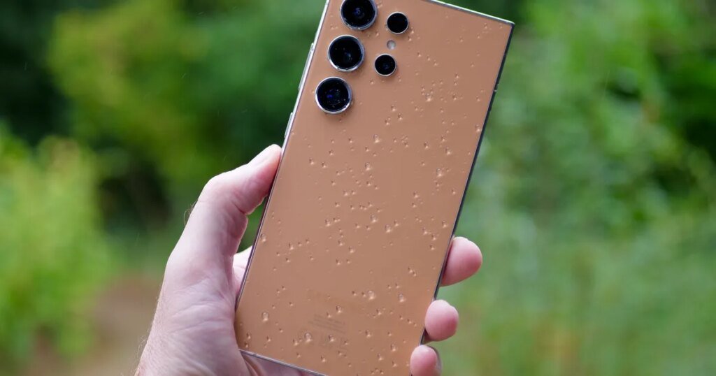 The Galaxy S26 Ultra is a stunner, but it’s two-year old sibling is still kicking it just fine for me