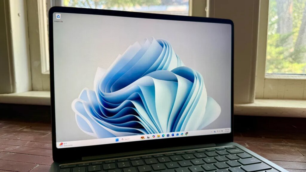 Microsoft Surface Laptop (13-inch) display