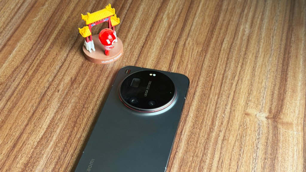 The Xiaomi 17 Extremely has some spectacular add-ons that make snapping images actually enjoyable The Xiaomi 17 Ultra has some impressive add-ons that make snapping photos really fun