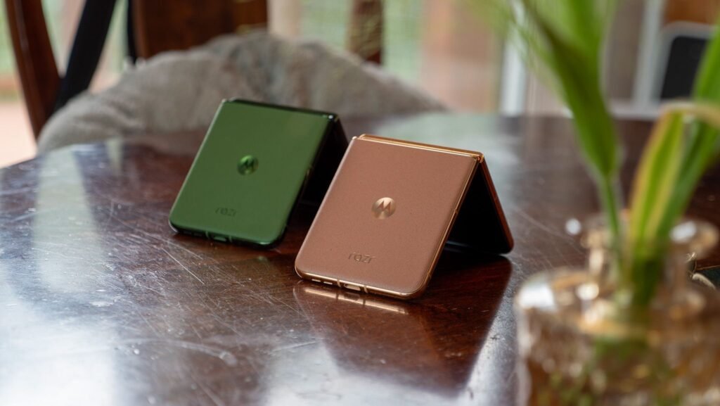 The 'genuinely excellent' Motorola Razr Plus is up to $400 OFF at Best Buy this week