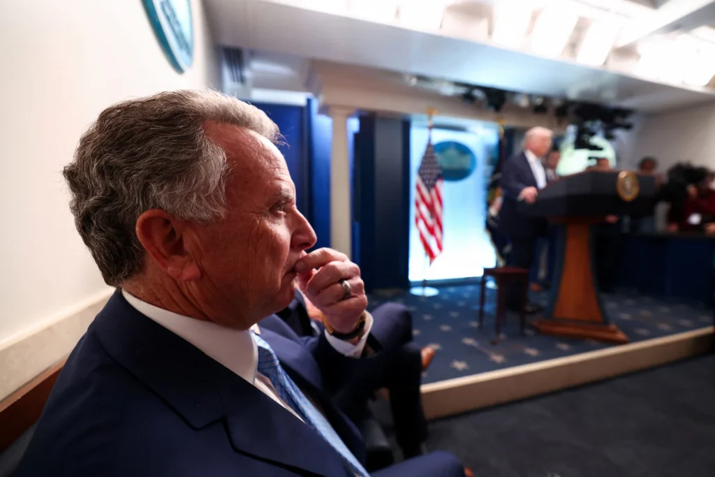 U.S. staff heads to Iran peace talks with a gulf separating the 2 sides U.S. team heads to Iran peace talks with a gulf separating the two sides