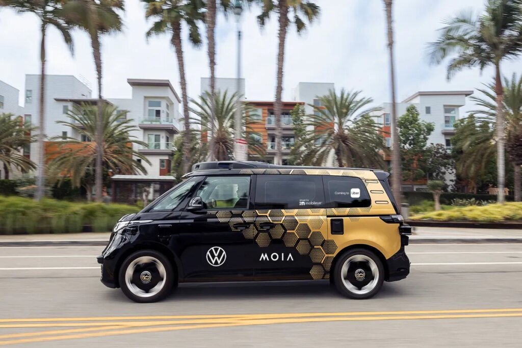 Volkswagen begins testing its self-driving microbuses in Los Angeles forward of launch with Uber Volkswagen begins testing its self-driving microbuses in Los Angeles ahead of launch with Uber