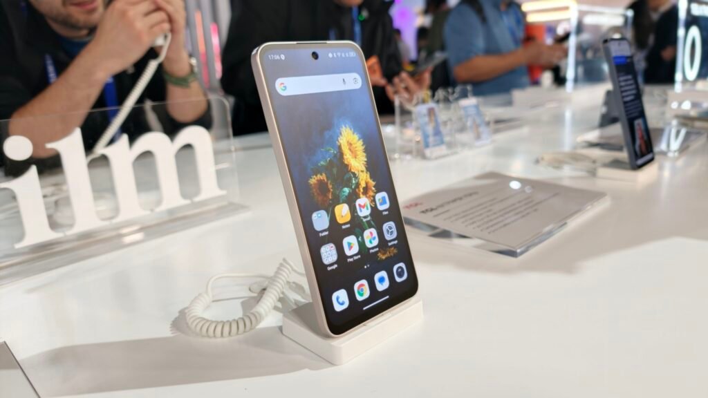 Wait no more: TCL's e-paper NXTPAPER 70 Pro is at T-Mobile for cheap