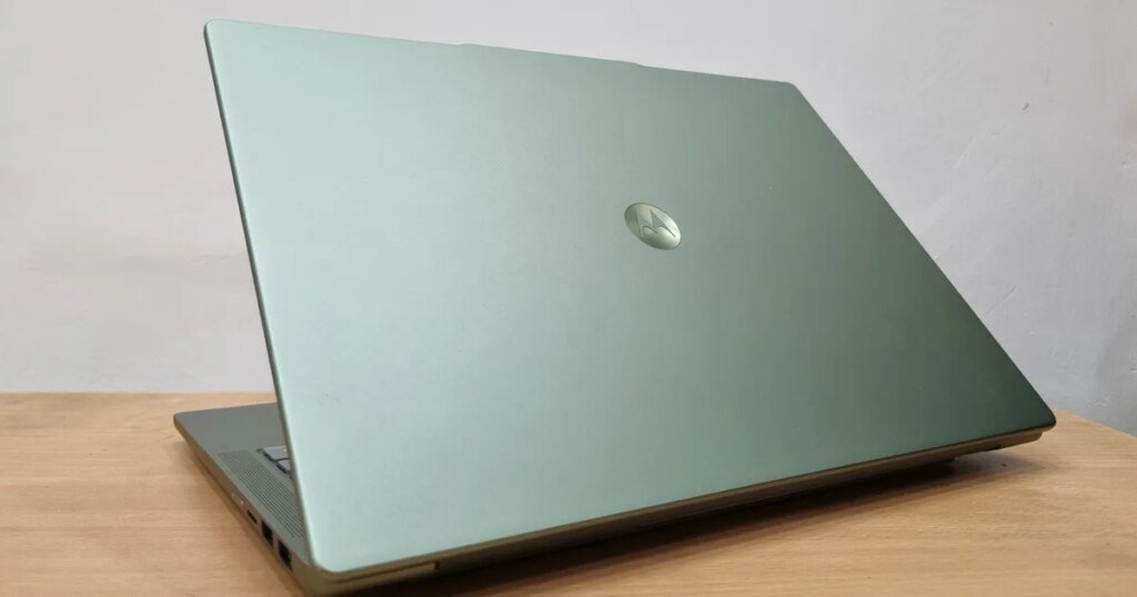 You won't believe it, but Motorola actually makes a terrific head-turner of a laptop