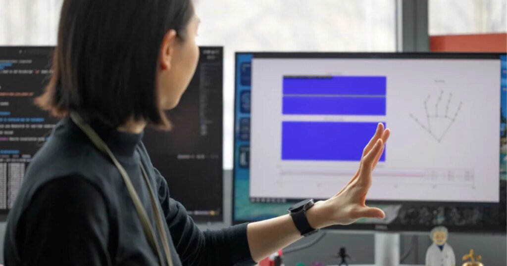 Your smartwatch might quickly allow you to management your PC by hand gestures Your smartwatch could soon let you control your PC through hand gestures