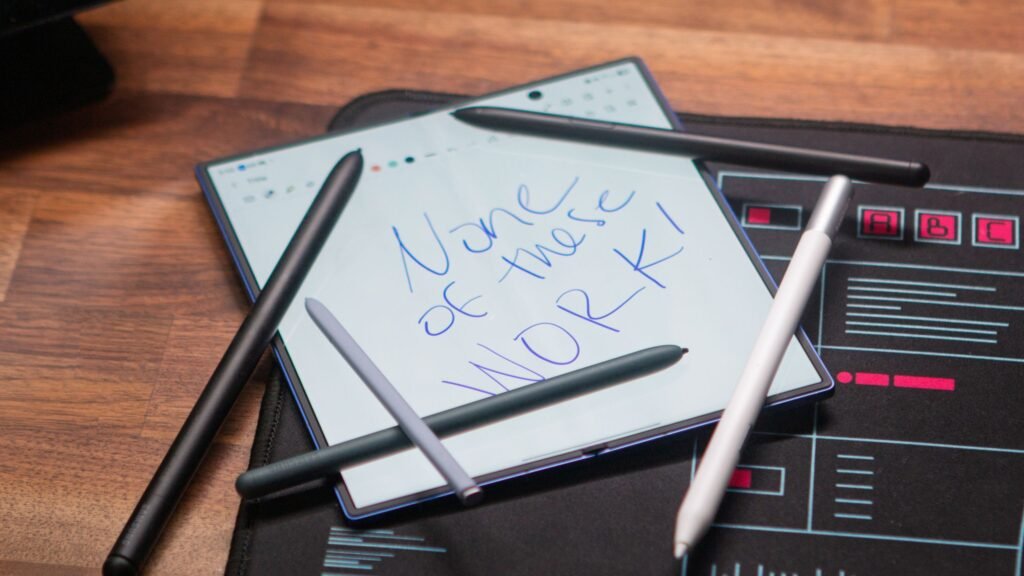Does the Samsung Galaxy Z Fold 8 support the S Pen?
