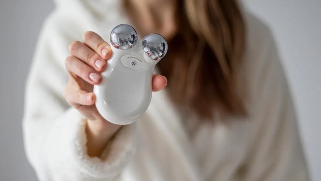 Microcurrent Devices: Do They Work and Are They Worth It? We Asked Skin Experts
