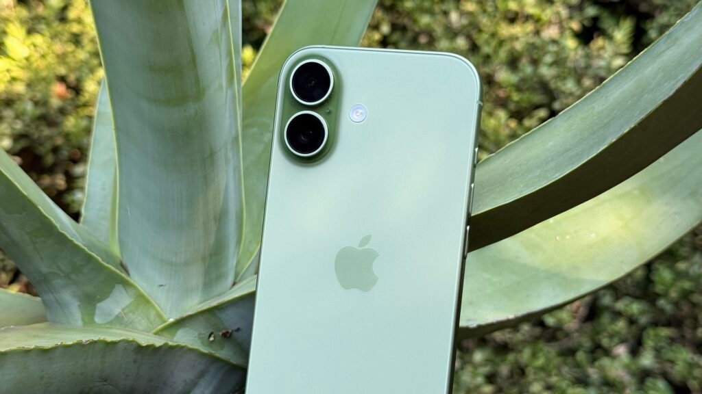 One of Verizon’s best-ever deals returns with a huge Apple bundle — get an iPhone 17, iPad, and Apple Watch included with a new line