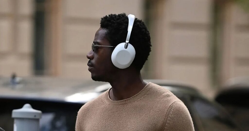 Sony WH-1000XX headphones spotted in the wild ahead of its official launch
