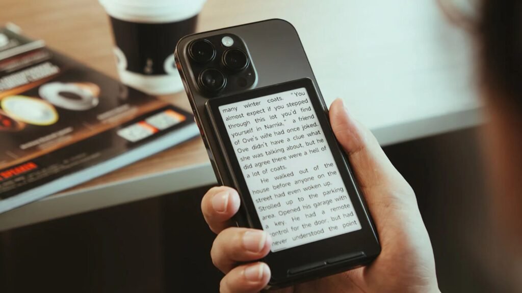 This tiny e-reader is outselling Amazon’s Kindles